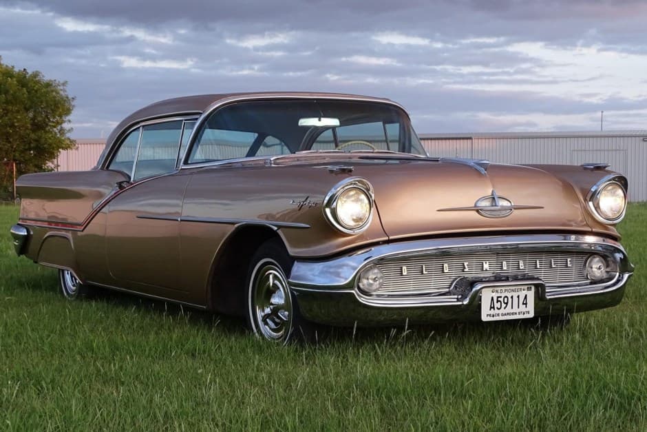1957 Oldsmobile Starfire sold for $34,250
