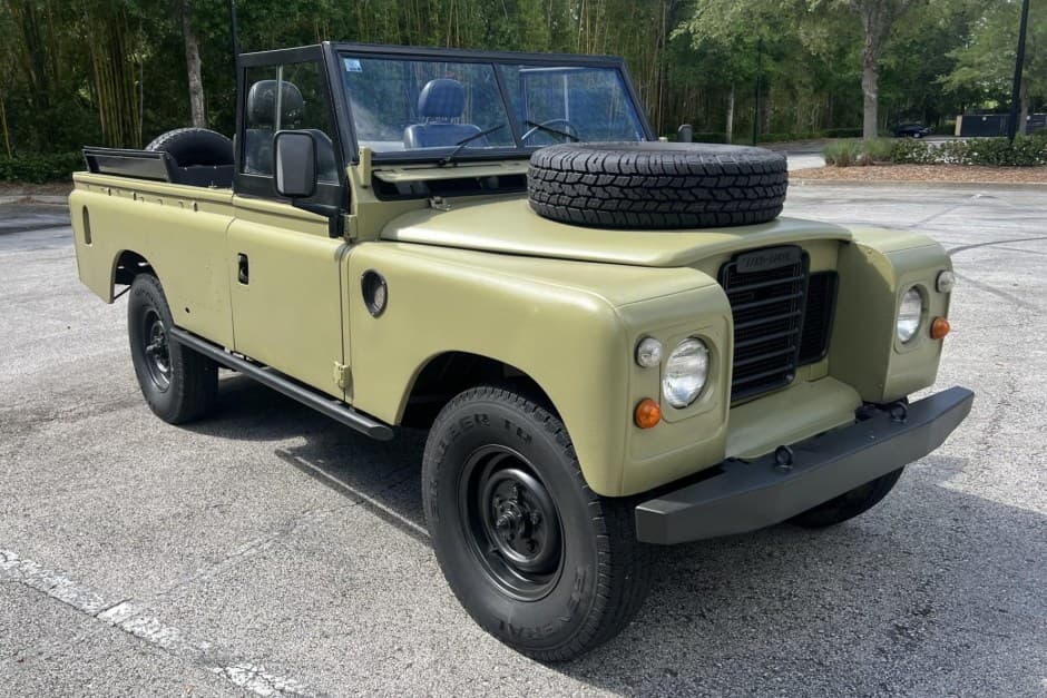 1980 Land Rover Series 109 sold for $13,500