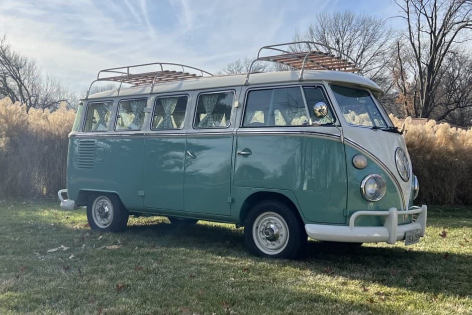 1970 Volkswagen Split-Window Bus sold for $43,000