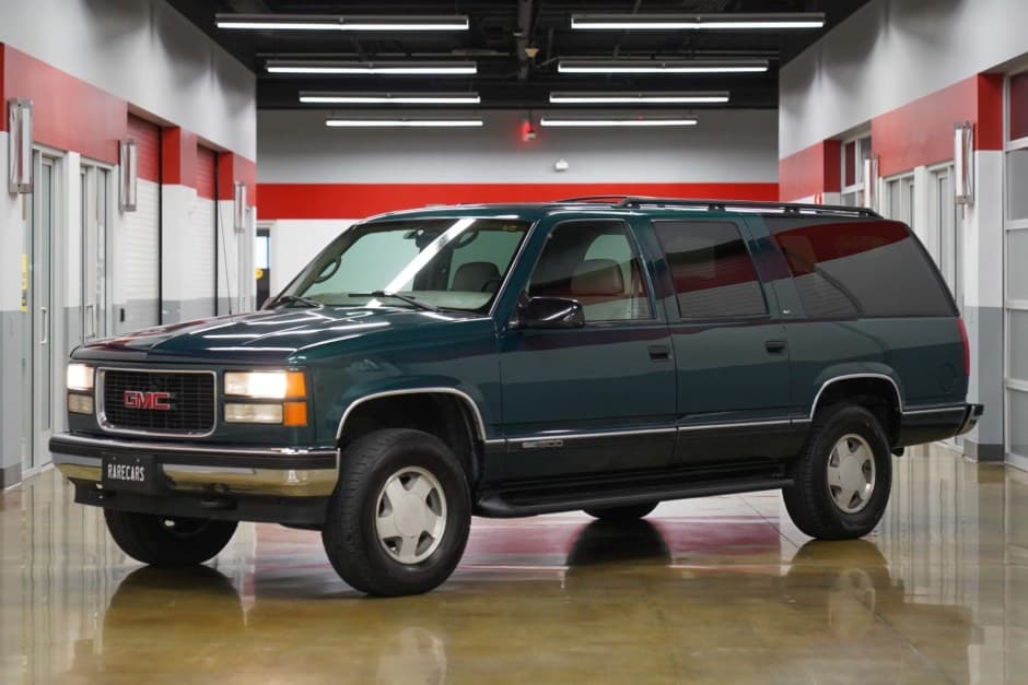 1998 GMC Suburban (GMT400 1992-1999) sold for $25,500