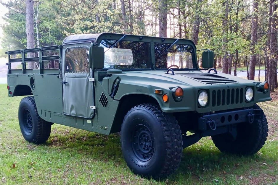 1990 Hummer HMMWV/Humvee sold for $25,250