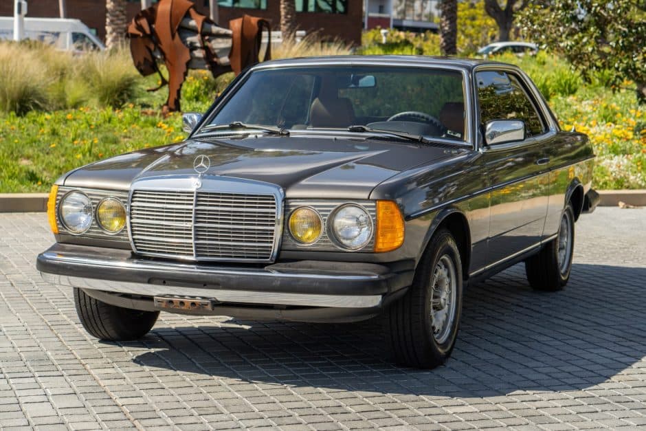 1983 Mercedes-Benz W123 sold for $24,000