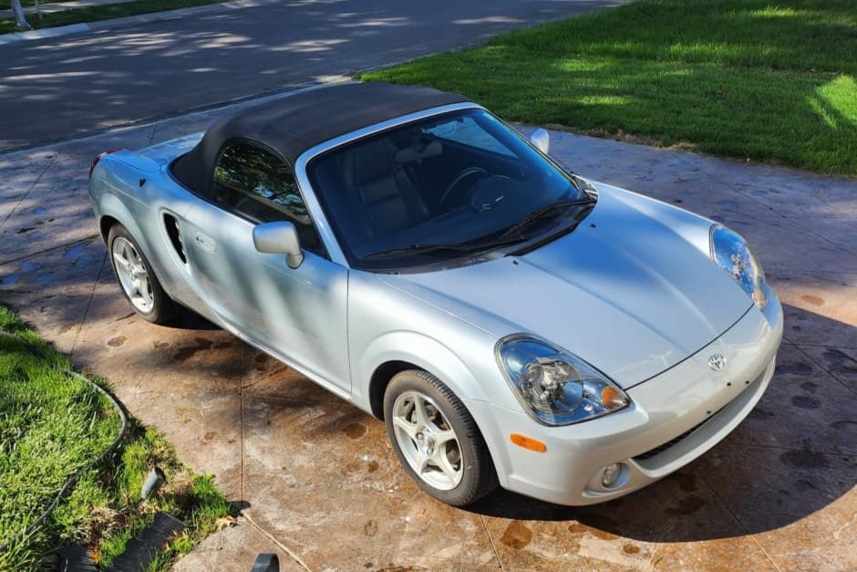 2003 Toyota W30 MR2 sold for $13,750