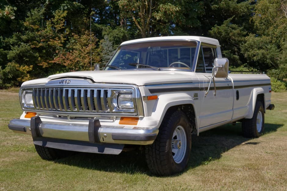 1985 Jeep Pickup sold for $17,500