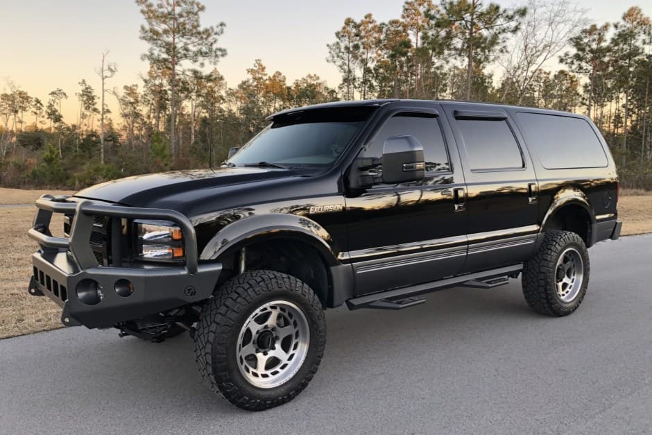 2001 Ford Excursion sold for $38,000