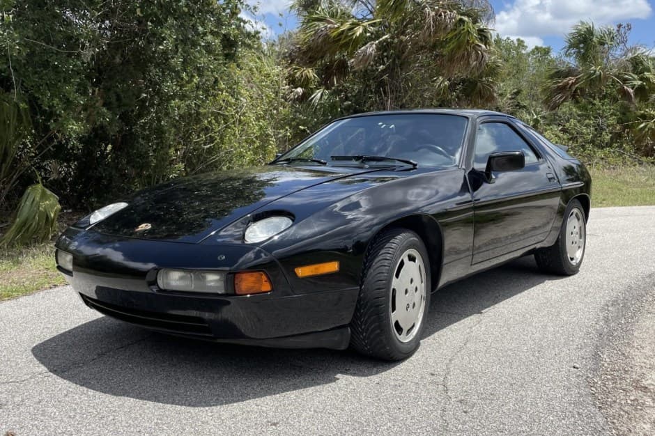 1988 Porsche 928 sold for $14,000