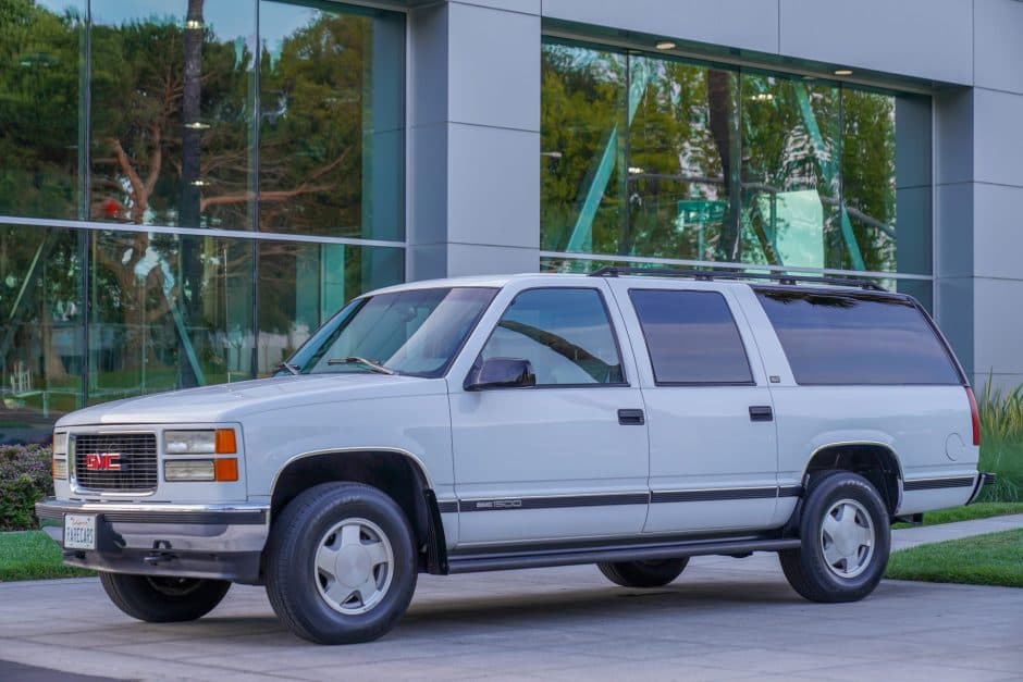 1997 GMC Suburban (GMT400 1992-1999) sold for $17,000