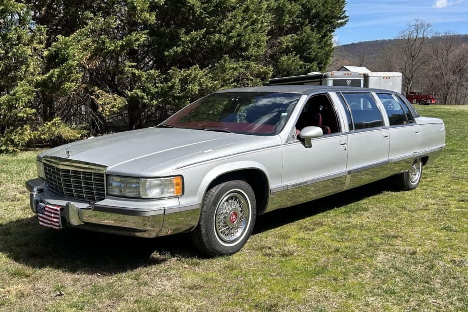 1993 Cadillac Fleetwood 1985-1996 sold for $5,000