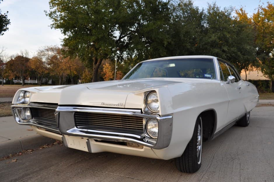 1967 Pontiac Bonneville sold for $9,900