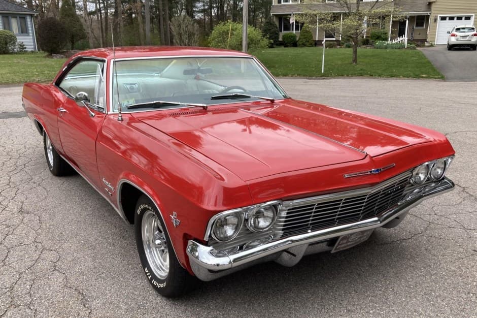 1965 Chevrolet Impala sold for $32,500