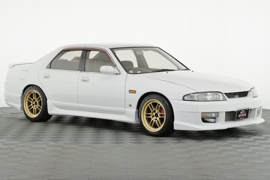 1994 Nissan R33 Skyline sold for $16,000