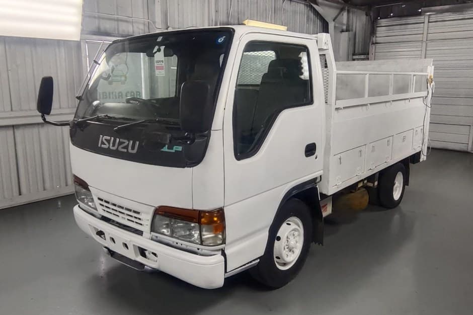 1998 Isuzu Elf sold for $10,100