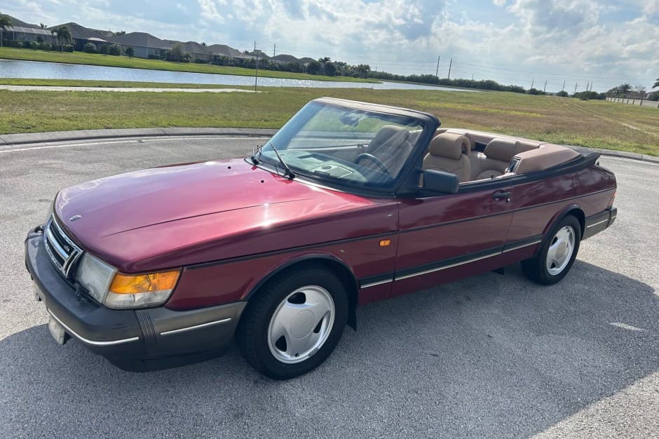 1993 Saab 900 sold for $7,400