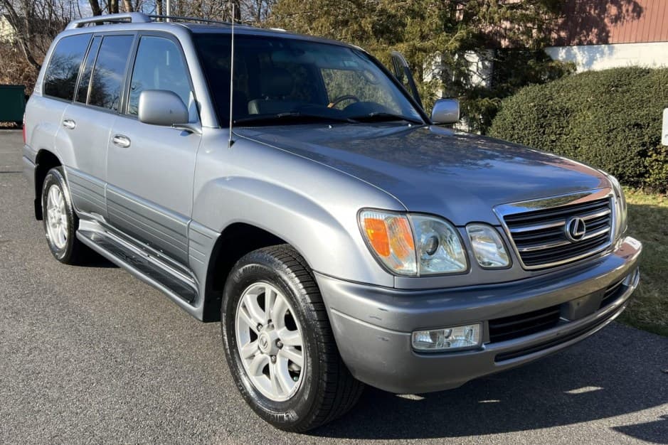 2005 Lexus LX470 sold for $11,750