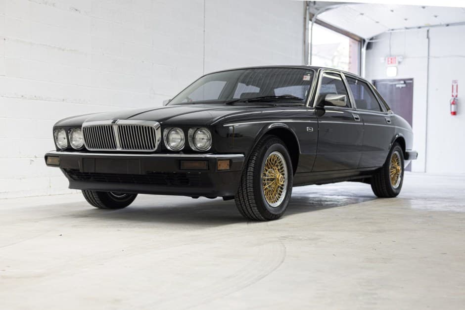 1989 Jaguar XJ40 XJ (1988-1994) sold for $7,600