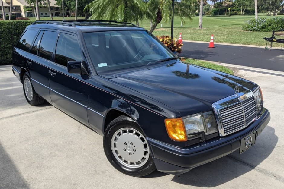 1992 Mercedes-Benz W124 E-Class sold for $22,750