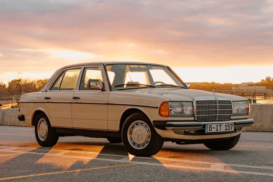1984 Mercedes-Benz W123 sold for $15,100