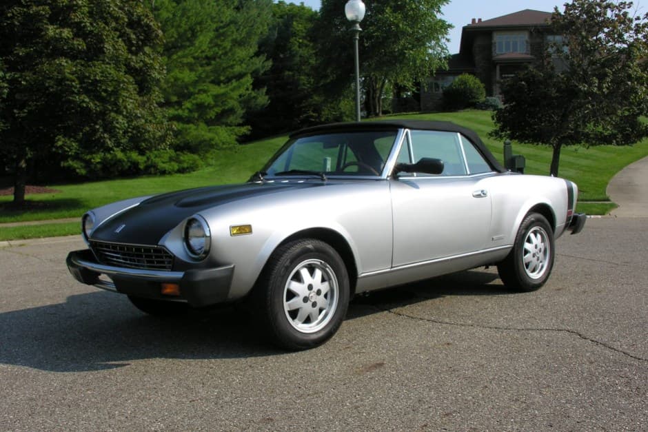 1985 Fiat 124 Spider (1966-1985) sold for $13,500