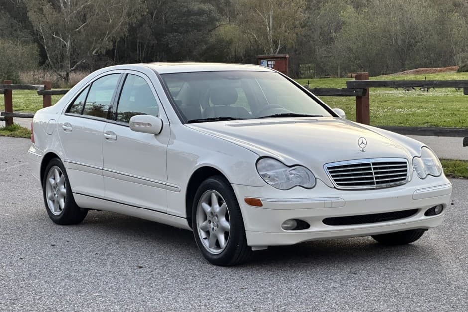 2002 Mercedes-Benz W203 C-Class sold for $10,500