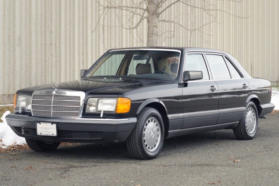 1990 Mercedes-Benz W126 S-Class sold for $16,750