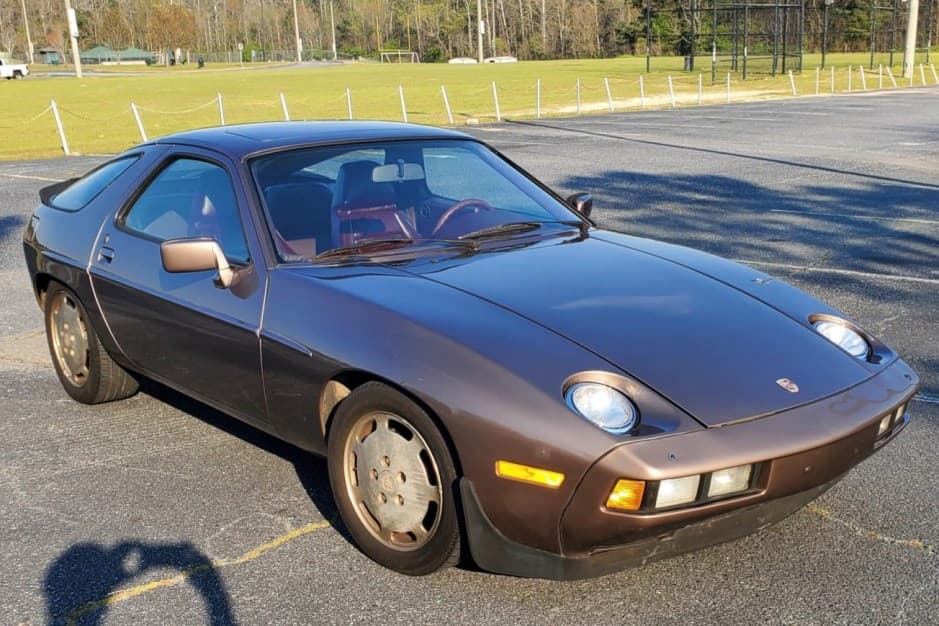 1984 Porsche 928 sold for $9,500