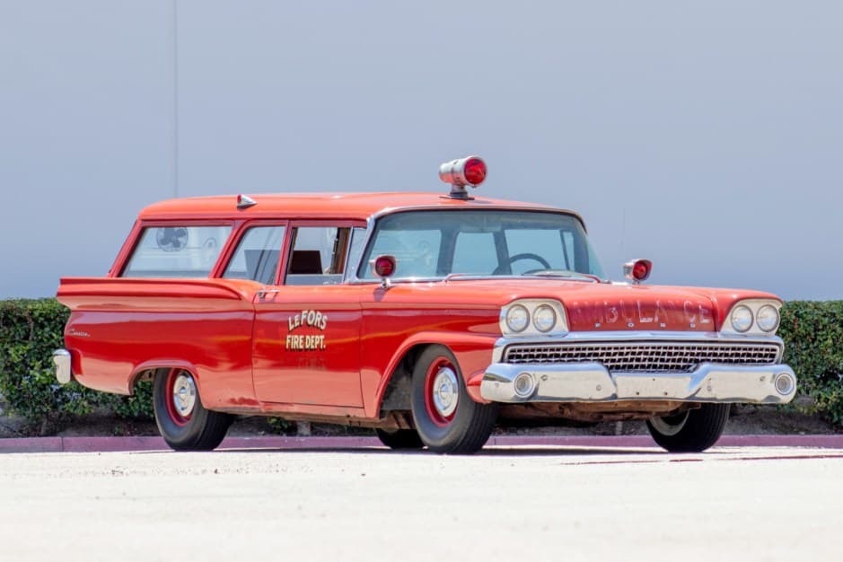1959 Ford Galaxie sold for $12,100