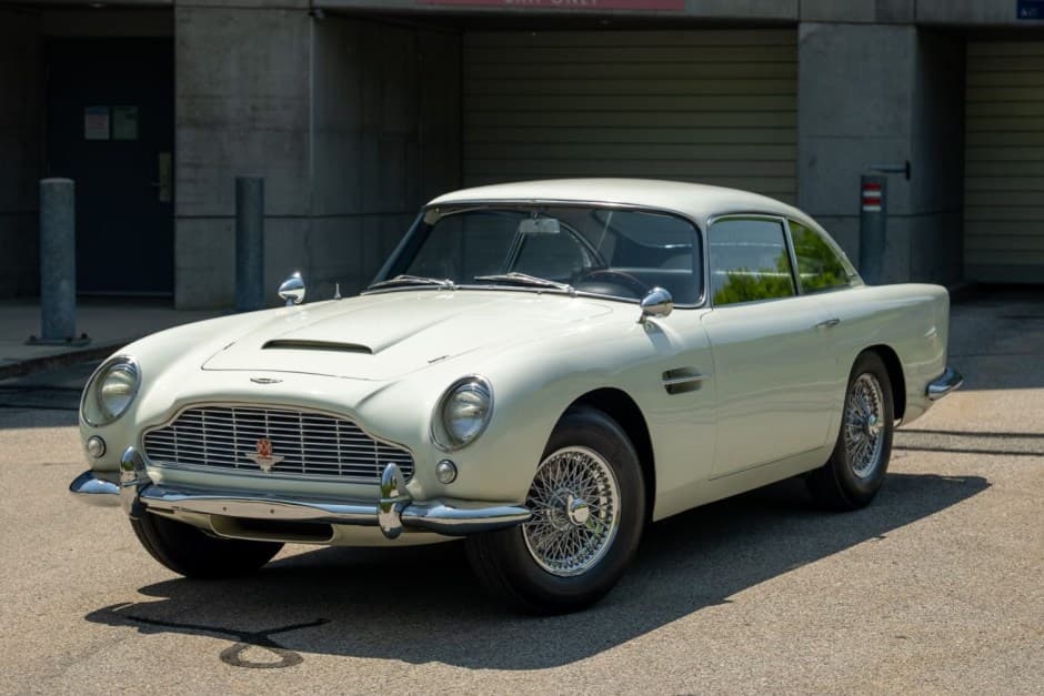 1963 Aston Martin DB4 sold for $830,000