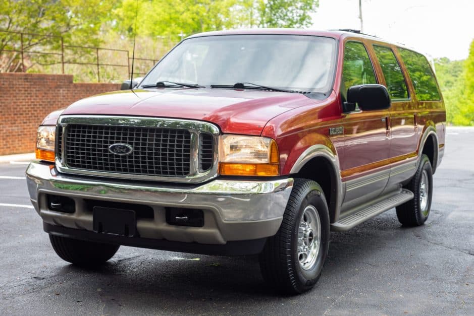 2000 Ford Excursion sold for $10,750