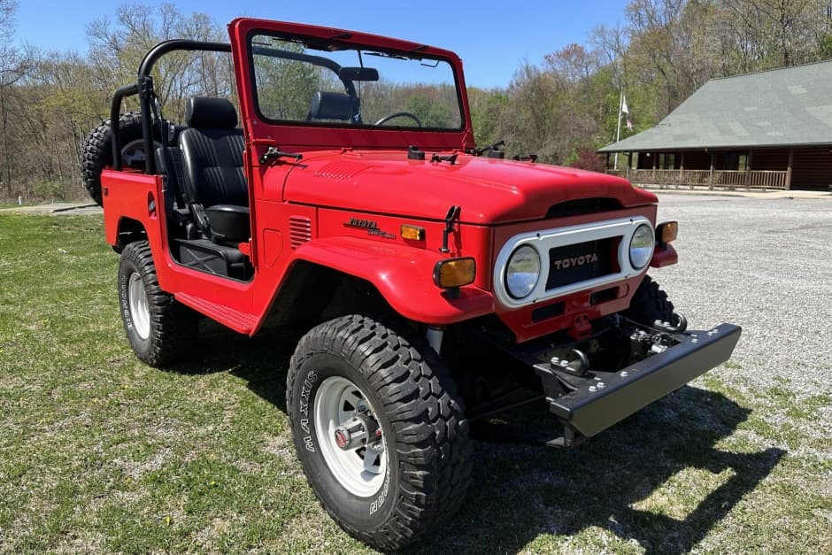 1972 Toyota Land Cruiser FJ40 sold for $24,250
