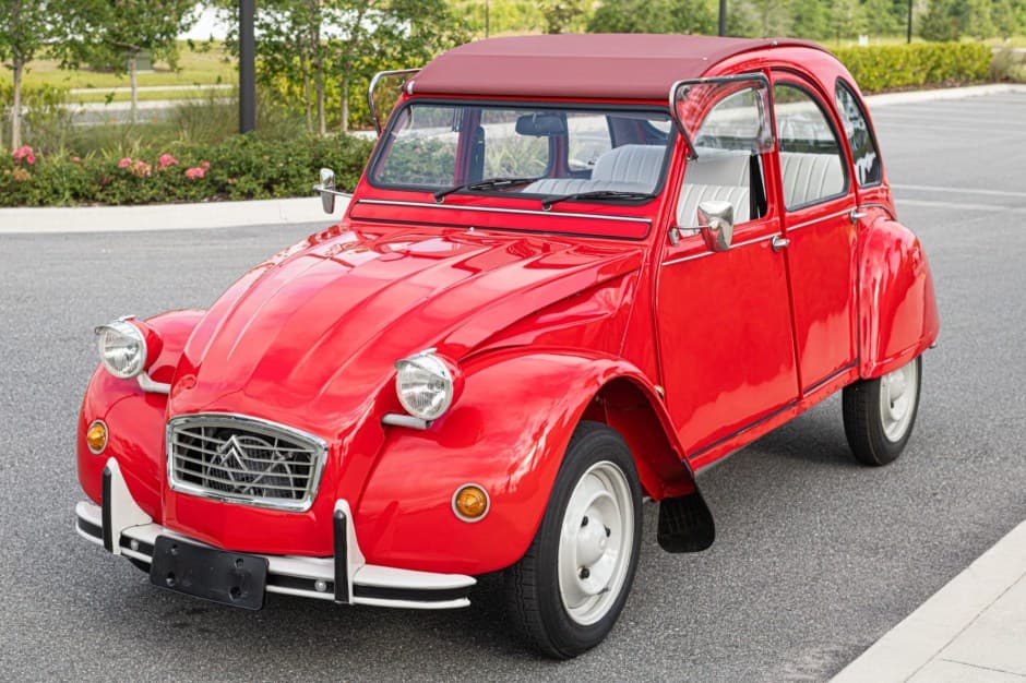 1984 Citroen 2CV sold for $23,714