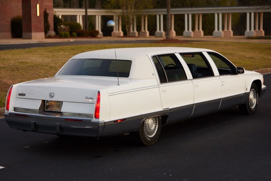 1996 Cadillac Fleetwood 1985-1996 sold for $8,500