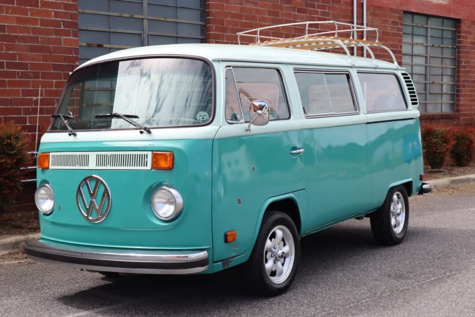 1977 Volkswagen Bay-Window Bus sold for $17,750
