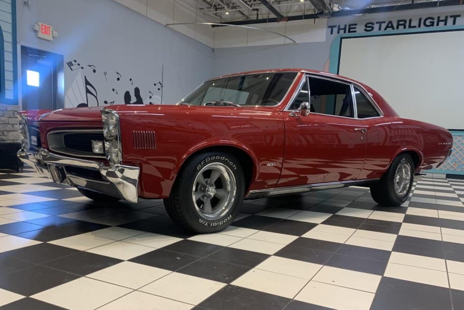 1966 Pontiac Tempest / LeMans sold for $30,250