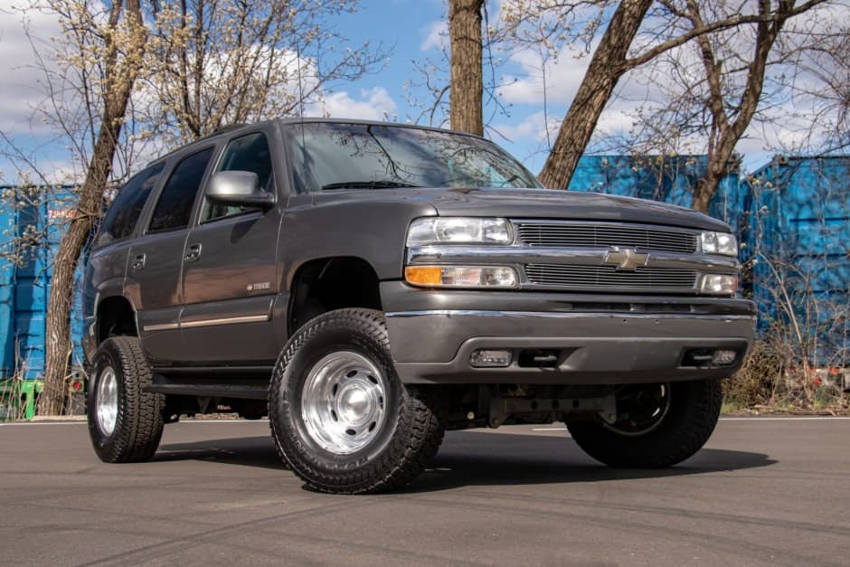 2000 Chevrolet Tahoe GMT800 sold for $16,500