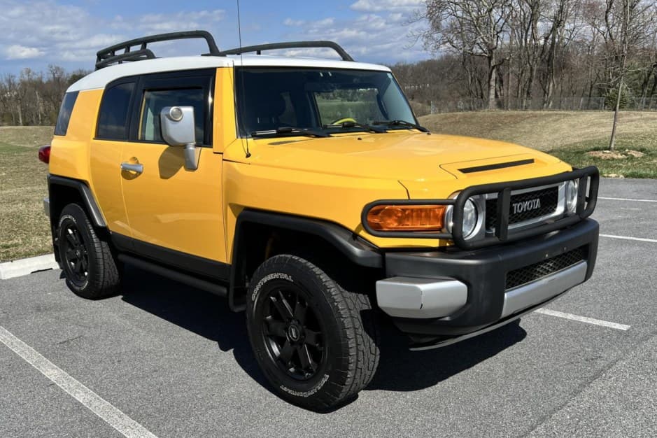2007 Toyota FJ Cruiser sold for $13,500