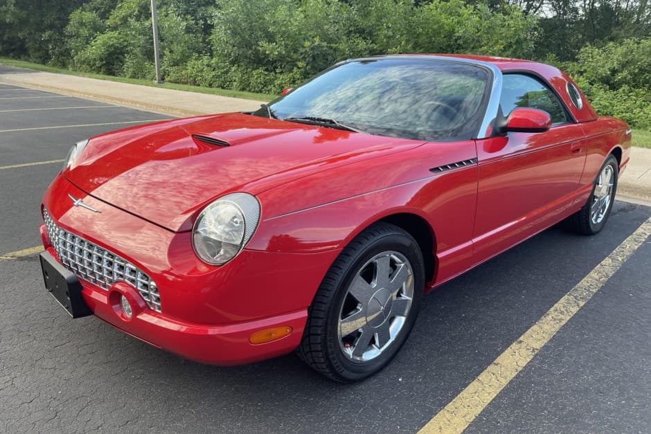 2002 Ford Thunderbird (2002-2005) sold for $23,551