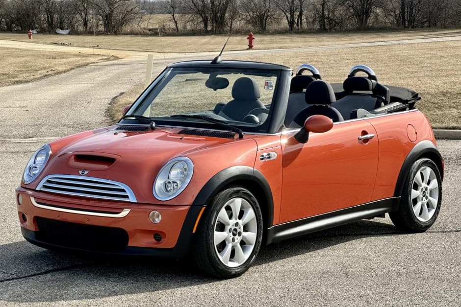 2005 Mini R52 Cooper Convertible sold for $9,100