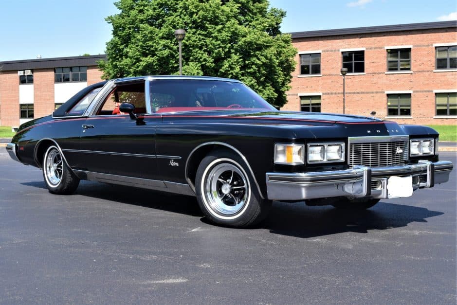 1976 Buick Riviera sold for $15,500