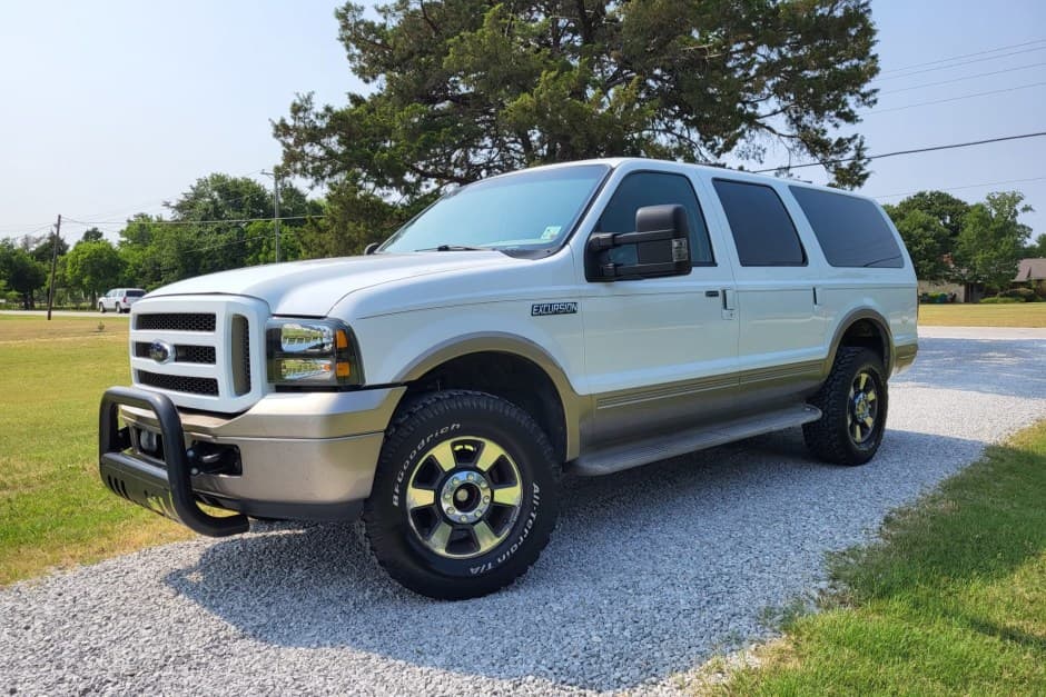 2005 Ford Excursion sold for $12,000