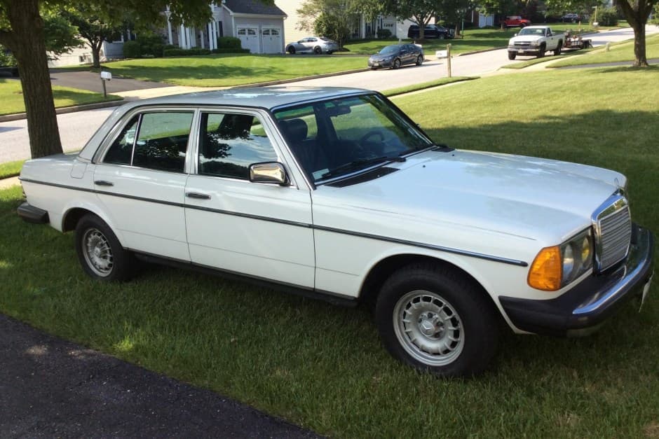 1983 Mercedes-Benz W123 sold for $20,250