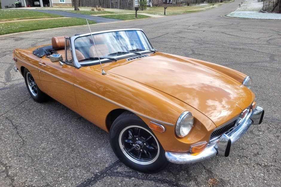 1974 MG MGB sold for $15,500