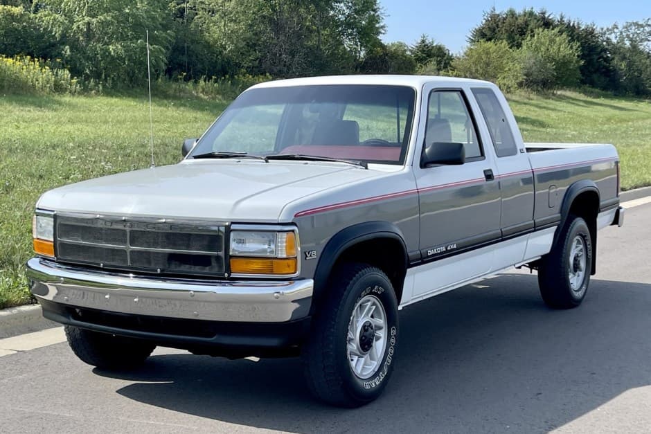 1992 Dodge Dakota (1987-1996) sold for $17,500
