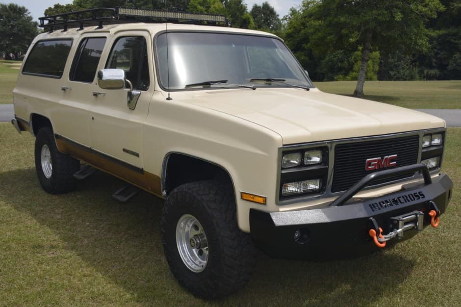 1989 GMC Suburban (1973-1991) sold for $16,250