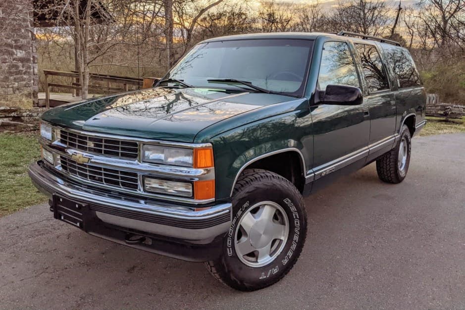 1997 Chevrolet Suburban (GMT400 1992-1999) sold for $27,400