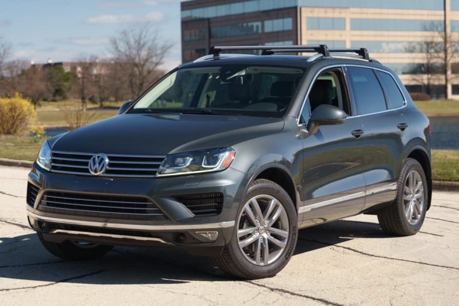 2016 Volkswagen Touareg sold for $27,400