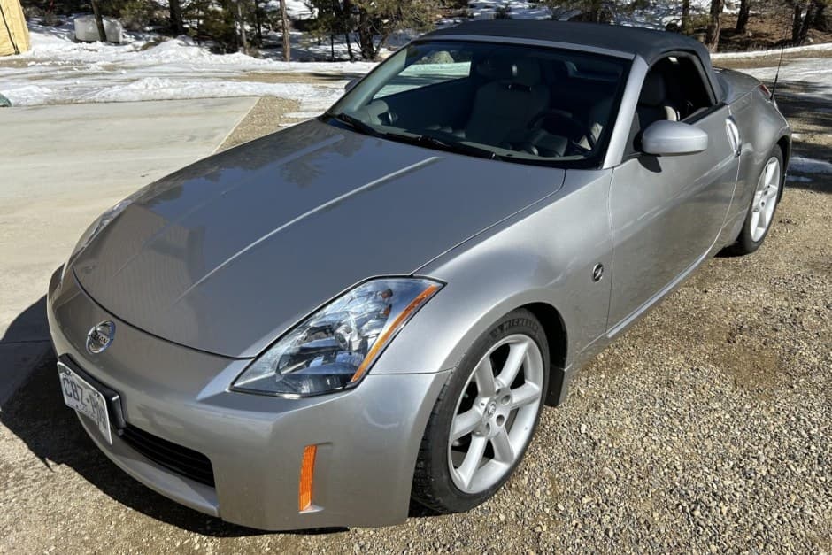 2004 Nissan 350Z sold for $9,654