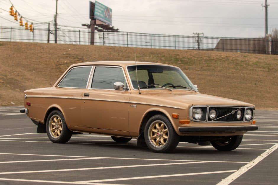 1971 Volvo 140 sold for $15,000