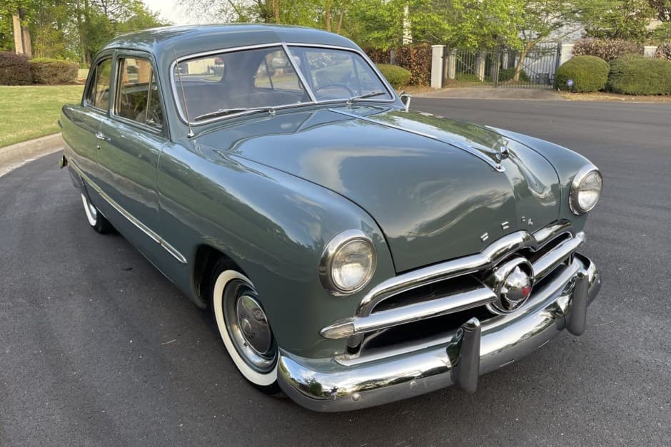 1949 Ford Shoebox sold for $15,500