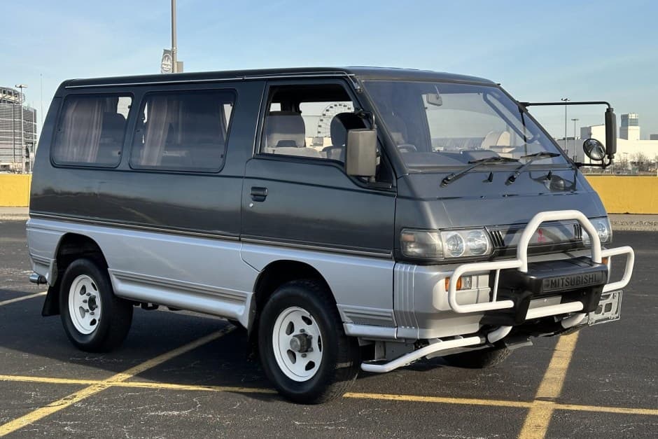 1992 Mitsubishi Delica sold for $11,250