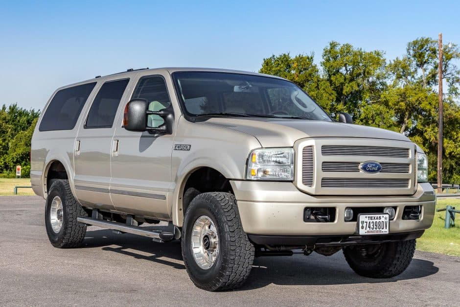2005 Ford Excursion sold for $44,750